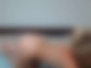 Live cam show with Laura Bentley - HD MILF on Camsoda