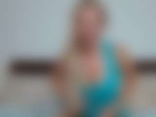 Live cam show with Laura Bentley - Spank MILF on Camsoda