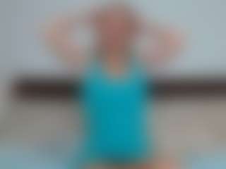 Live cam show with Laura Bentley - Spy Mature on SquirtSoMuch