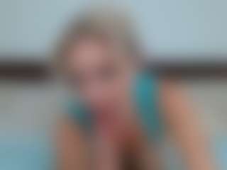 Live cam show with Laura Bentley - Dress on googirlz