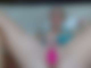 Live cam show with Laura Bentley - Foot Fetish on CamwithHer