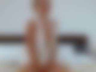 Live cam show with Laura Bentley - Blowjob on Camsoda