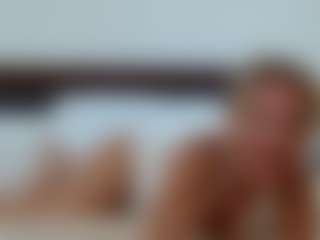 Live cam show with Laura Bentley - Pornstar Toys on Uber Horny