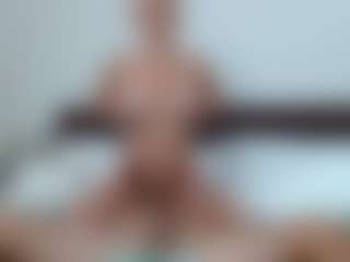 Laura Bentley's Live Sex Cam Show