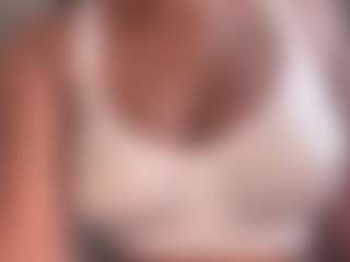 LieonEss's Live Sex Cam Show