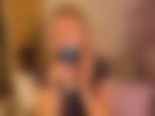 Live cam show with Stacy - Smoking on CamClone