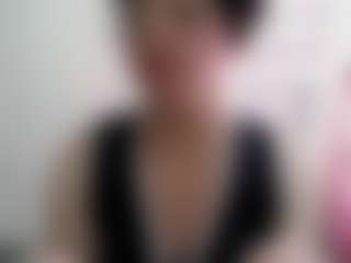 Live cam show with Camelia Saenz - Nipple Piercings on AdultVida.com
