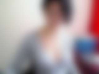 Live cam show with Camelia Saenz - Moan on Hubzter Live