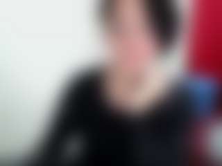 Live cam show with Camelia Saenz - Facial Piercings on Cam Slut