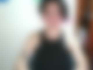 Live cam show with Camelia Saenz - Shaved on Camsoda