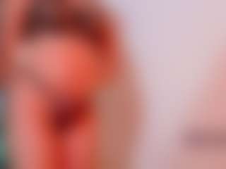 Sexyladyandhot MILF webcam performer live streaming