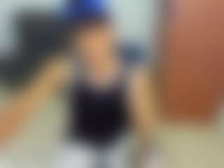 Live cam show with bigmansensa - Brown Hair on livesuperchat.net