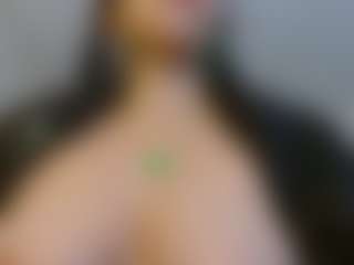 Live cam show with sophiieelee - Submissive on Milfs Live