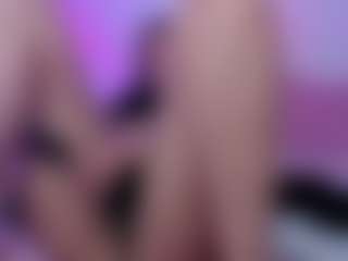 Live cam show with Isa-Diamond - Spread on intimatelivegirls.com