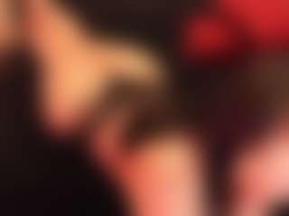 Live cam show with RhondaVines - Fingering on SxyPornLive