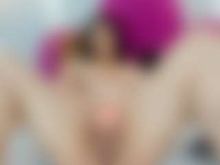 AmbberMoon MILF webcam performer live streaming
