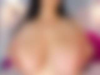 AmbberMoon MILF webcam performer live streaming