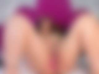 Live cam show with AmbberMoon - Wet on Milfs Live