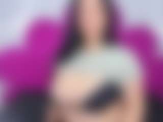 AmbberMoon MILF webcam performer live streaming