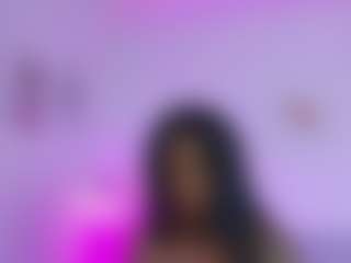 Live cam show with DonnaBeella - Smoking on WildCum