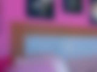 Live cam show with DonnaBeella - Big Tits Small Tits on Hubzter Live
