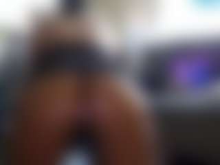 Live cam show with Mzprettyzone - BBW on Camsoda