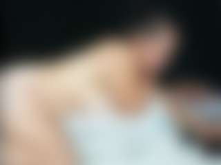 Natasha MILF webcam performer live streaming