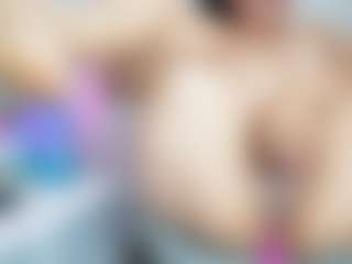 Natasha MILF webcam performer live streaming