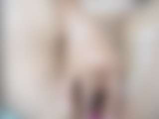 Natasha MILF webcam performer live streaming