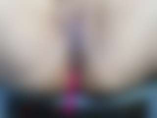 Natasha MILF webcam performer live streaming