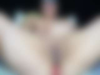 Natasha MILF webcam performer live streaming