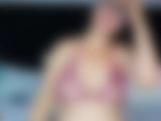 Natasha MILF webcam performer live streaming