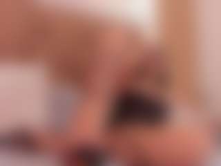clarisse28's Live Sex Cam Show