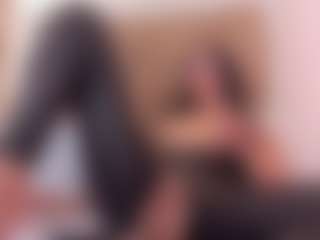Live cam show with clarisse28 - Skinny on madthumbs