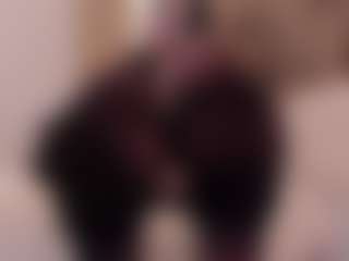 clarisse28's Live Sex Cam Show
