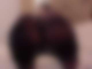 clarisse28's Live Sex Cam Show