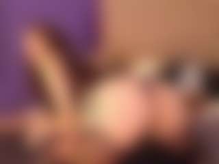 Live cam show with LittleeCherry - Petite on studioflirtlive.com