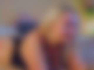 Live cam show with Debbie - Camel Toe on Milfs Live