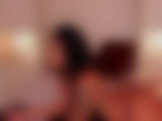 Live cam show with Jade Moller - Ebony on hotwifechat.live