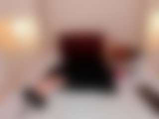 Live cam show with Jade Moller - Public Black on studioflirtlive.com
