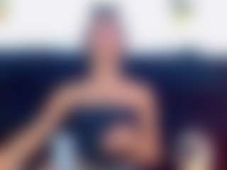 Live cam show with Valentina - Small Tits on sexytreat.net