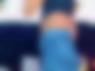 Live cam show with Valentina - Average on milfzrlive.com