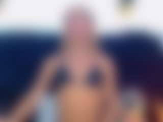 Live cam show with Valentina - Average on Soda Cam