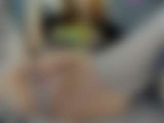 Live cam show with Lola - Smoking on Uber Horny