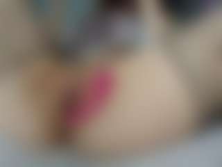 Live cam show with Lola - Small Tits on WildCum