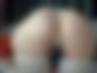 Live cam show with Lola - Small Tits on CamSextacy