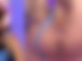 Live cam show with Valentina - Petite on Camsoda