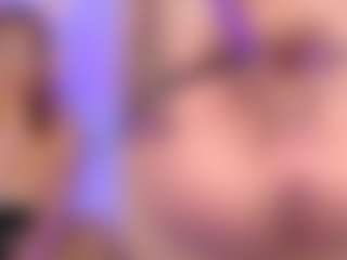 Live cam show with Valentina - Flashing on livesuperchat.net