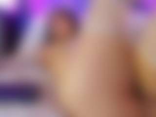 Live cam show with Adara Johnson - Ass Bouncing on Camming Site