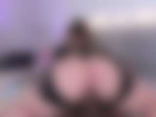 Live cam show with MadelaneCoote - Big Ass on AdultVida.com